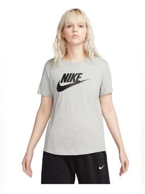 Nike Women’s Sportswear Logo Short-Sleeve T-shirt Size Small 🩶🖤